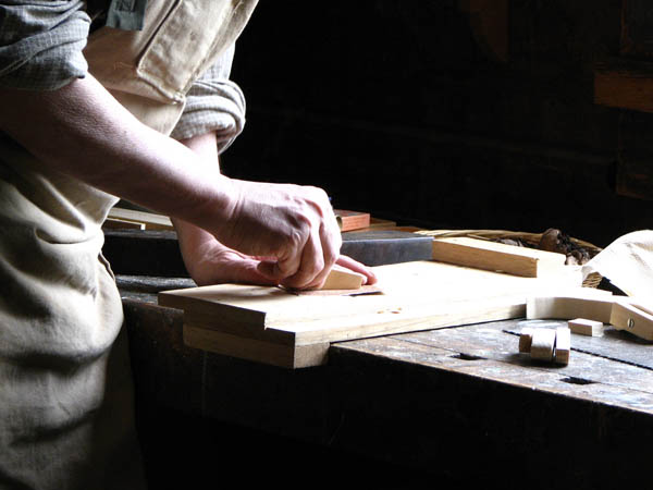Ofrecemos un servicio de <strong>carpinterÃ­a  de madera y ebanisterÃ­a en Fuenlabrada de los Montes</strong> adaptado a las necesidades del <strong>cliente</strong>.